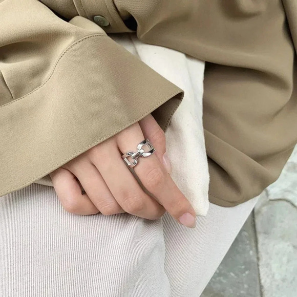 Minimalist 925 Sterling Silver Knot Buckle Ring - Picture 4 of 4